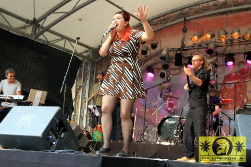 Jackie Mendez (USA) with The Magic Touch 20. This Is Ska Festival - Wasserburg, Rosslau 25. Juni 2016 (6).JPG